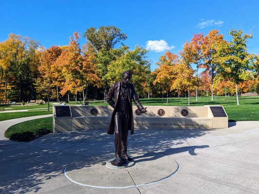 Abraham Lincoln National Cemetery by null