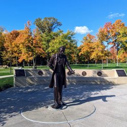 Abraham Lincoln National Cemetery