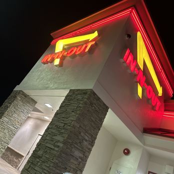 In-N-Out Burger - Outside drive thru - Fast Food Near Me - Phoenix, Arizona