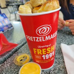 Pretzelmaker - Large cup of Pretzels bites