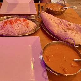 Butter Chicken & Chicken Korma with plain naan! Butter Chicken & Chicken Korma with plain naan!