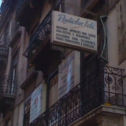 Radiolux - Placa na fachada do prédio.