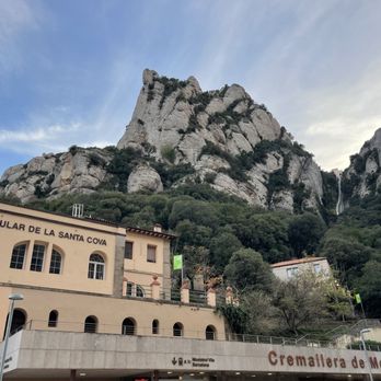 Julia Travel - Funicular up to top view point - Travel Services Near Me - Barcelona, B
