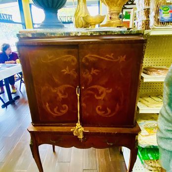 Saffron Food Mart - Gorgeous antique cabinet I'm in love with lol - Persian/Iranian Near Me - Torrance, California