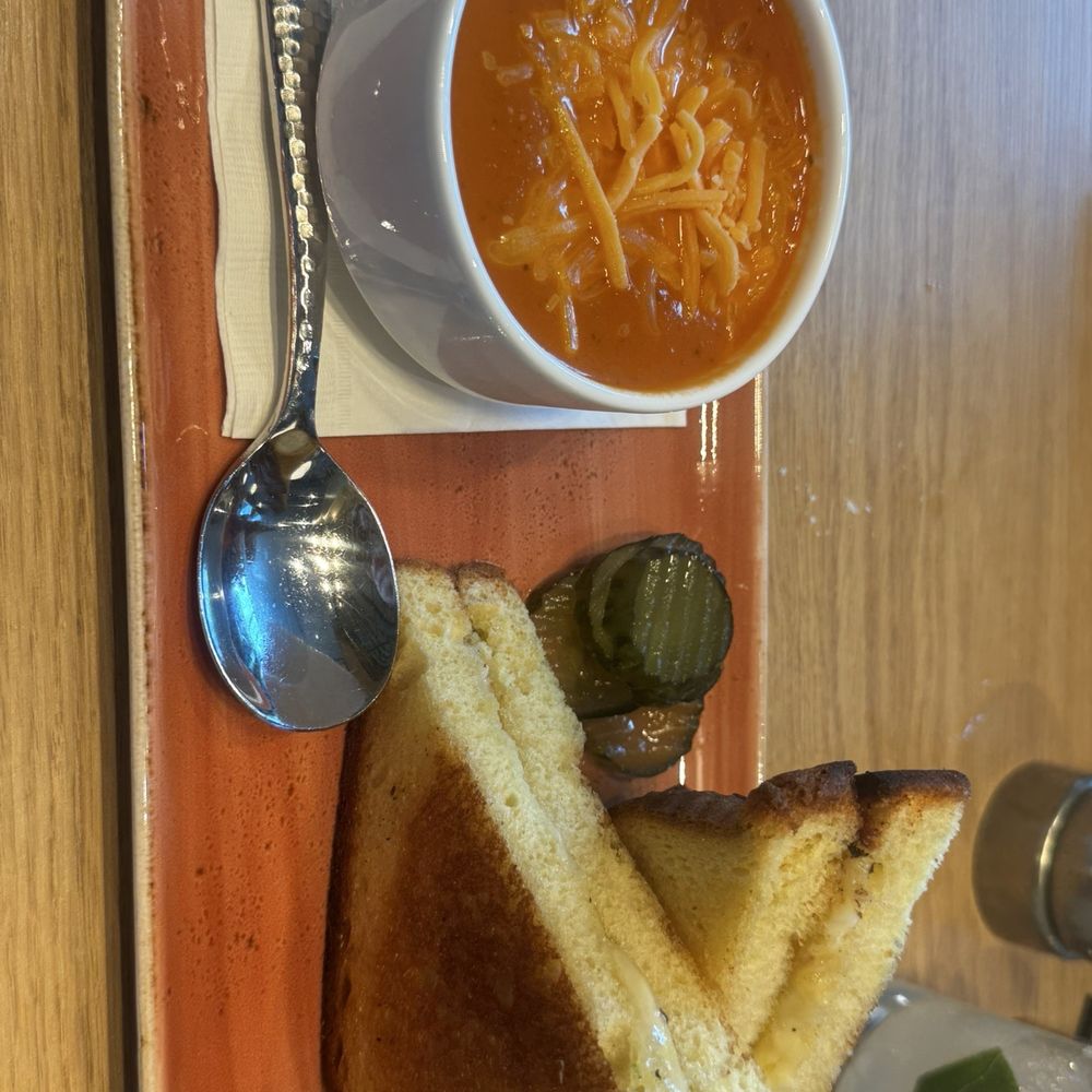 Woven + Bound Restaurant - Grilled cheese sandwich with tomato bisque soup - Bars Near Me - Chicago, Illinois Woven + Bound Restaurant - Grilled cheese sandwich with tomato bisque soup - Bars Near Me - Chicago, Illinois