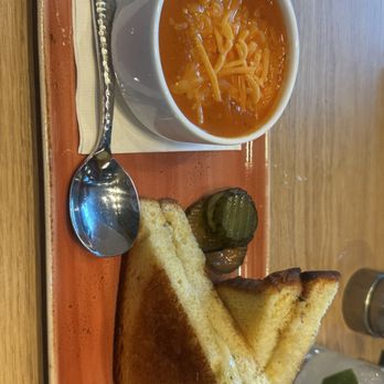 Woven + Bound Restaurant - Grilled cheese sandwich with tomato bisque soup - Bars Near Me - Chicago, Illinois Woven + Bound Restaurant - Grilled cheese sandwich with tomato bisque soup - Bars Near Me - Chicago, Illinois