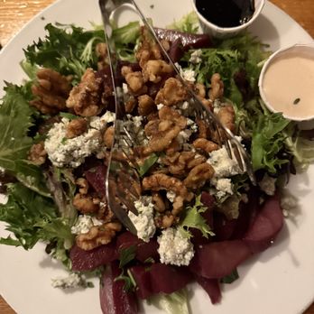MacDuff's Pub - pear and blue cheese salad - Pubs Near Me - South Lake Tahoe, California MacDuff's Pub - pear and blue cheese salad - Pubs Near Me - South Lake Tahoe, California