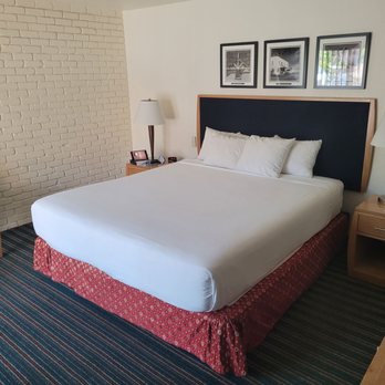 Best Western Pine Tree Motel - King bed very firm. - Hotels Near Me - Chino, California