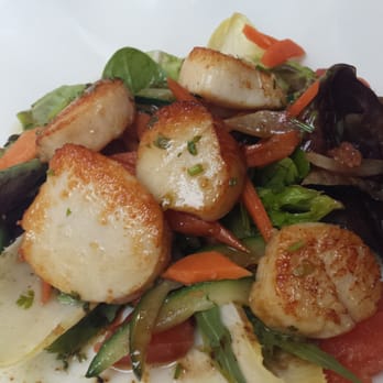 La Cadole - saint jaques salad - French Near Me - Paris, 75 La Cadole - saint jaques salad - French Near Me - Paris, 75
