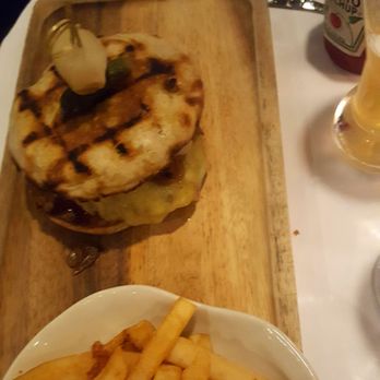 Le Rivage - Le Rivage's famous French Onion Soup burger with l'onion gratinée & béchamel sauce (April 2019) - French Near Me - New York, New York Le Rivage - Le Rivage's famous French Onion Soup burger with l'onion gratinée & béchamel sauce (April 2019) - French Near Me - New York, New York