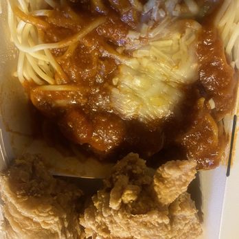 Jollibee - 2 piece original w Spaghetti - Fast Food Near Me - Panorama City, California Jollibee - 2 piece original w Spaghetti - Fast Food Near Me - Panorama City, California
