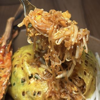 Lalyn - Lalyn Pad Thai - Thai Near Me - New York, New York