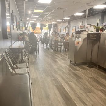 Tata's Cafe - Breakfast & Brunch Near Me - Hawthorne, California