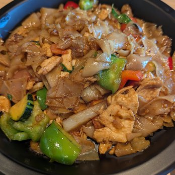 HUNGRY BOY Thai Cafe' - pad kee mao - loved it - Thai Near Me - Fountain Valley, California