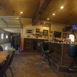Bruno's Country Club - Ambiance... Old timey feel