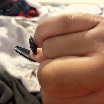 AJ Nails Spa - Lifting only 5 days after a full set - Nail Salons Near Me - Vacaville, California