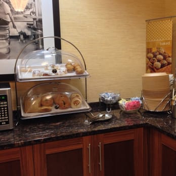 Hampton Inn Rochester - Breakfast Pantry: Muffins & bagels n stuff - Hotels Near Me - Rochester, Minnesota