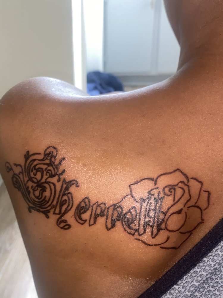 Arielles braids and ink Logo