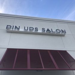 Pin Ups Salon - Storefront