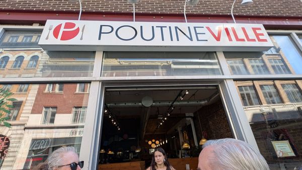 Restaurant Poutineville Saint-Roch by null