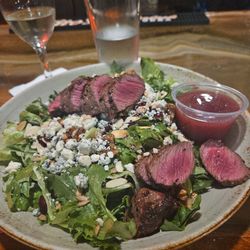 Timbers Bar and Grill - Northern salad with sirloin