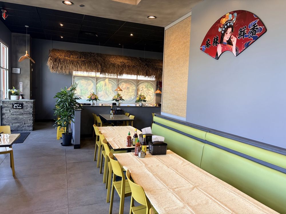 Ken's Noodle House — interior