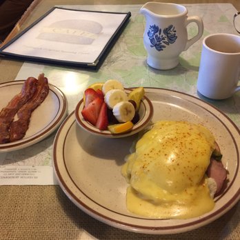 College Cafe - Anasazi Benedict. With green chili's, not overwhelming spicy didn't leave my mouth burning. Tasty! - Breakfast & Brunch Near Me - Durango, Colorado