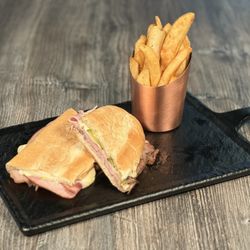Black Jack’s Rum Bar & Grille