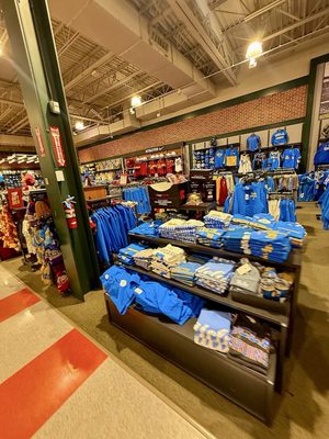 DICK'S Sporting Goods by null