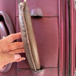 Lee's Shoes and Luggage Repair - Ruined handle