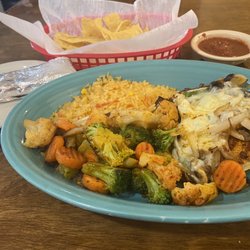 Dos Fronteras Mexican Bar & Grill - Pollo Monterey