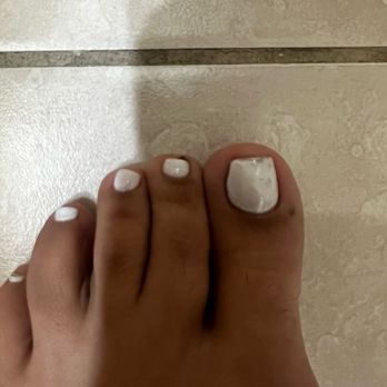 Ree Nail Spa - Splotched paint job after being told I was "dry" - Nail Salons Near Me - New York, New York