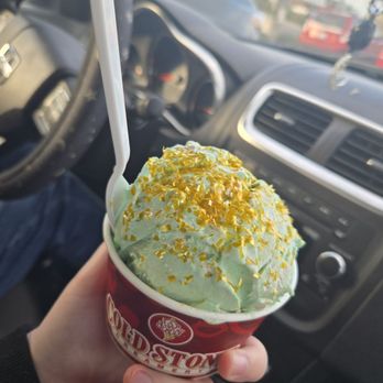 Cold Stone Creamery - Lucky charms ice cream with gold sprinkles/glitter topper - Ice Cream & Frozen Yogurt Near Me - Medford, Oregon Cold Stone Creamery - Lucky charms ice cream with gold sprinkles/glitter topper - Ice Cream & Frozen Yogurt Near Me - Medford, Oregon