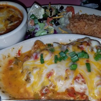 Mi Tierra Restaurant - Some chicken entree with onions cheese and chili. - Mexican Near Me - Tucson, Arizona Mi Tierra Restaurant - Some chicken entree with onions cheese and chili. - Mexican Near Me - Tucson, Arizona