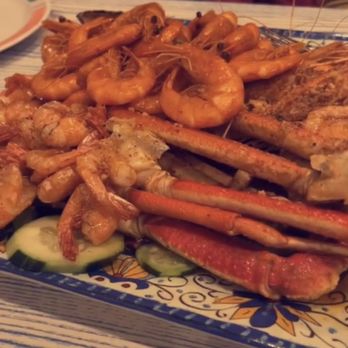 Mariscos La Isla Dorada - Mexican Near Me - Des Plaines, Illinois
