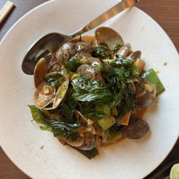 Yin Dee Thai Cuisine - Sweet Basil Clams - Thai Near Me - Portland, Oregon Yin Dee Thai Cuisine - Sweet Basil Clams - Thai Near Me - Portland, Oregon