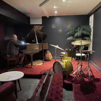 Amore Mio - a man playing the piano in a music studio - Piano Bars Near Me - Aurora, Illinois