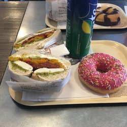 Bagelstein - Bagel con mozzarella/pomodoro/peperoni/pesto, Sprite e un donut