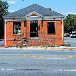 Tobacco Hut - Store Front - Street View