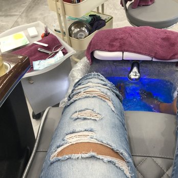 Beauty Nail Bar - Signature pedicure and white wine - Nail Salons Near Me - Houston, Texas Beauty Nail Bar - Signature pedicure and white wine - Nail Salons Near Me - Houston, Texas