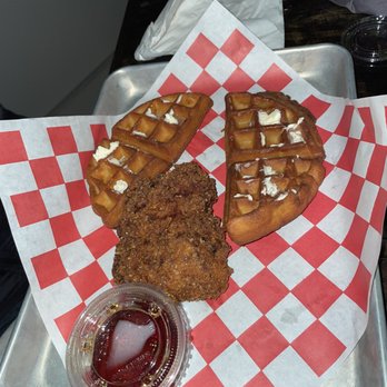Tiny Bubble Room - Chicken and waffles - Cocktail Bars Near Me - Portland, Oregon Tiny Bubble Room - Chicken and waffles - Cocktail Bars Near Me - Portland, Oregon