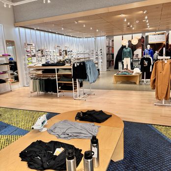 Nike Well Collective - Hingham - Shoe Stores Near Me - Hingham, Massachusetts
