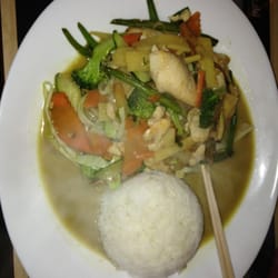 Kim Chau Asian Wok & Sushi - Hühnercurry mit allem möglichen