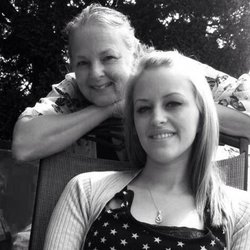 Abbotsford Dog & Cat Grooming - Debbie hart business owner with daughter and groomer Christine