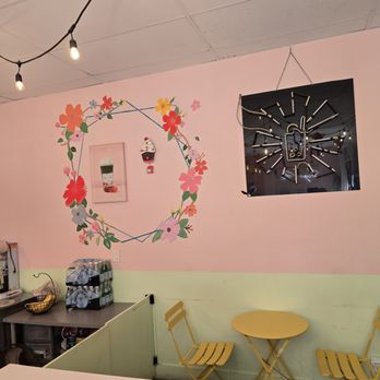 Sugar Fix Boba cafe - Chairs and decor - Juice Bars & Smoothies Near Me - Los Angeles, California
