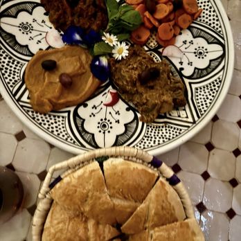 Le Bazaar - Salad and bread - Moroccan Near Me - Kihei, Hawaii