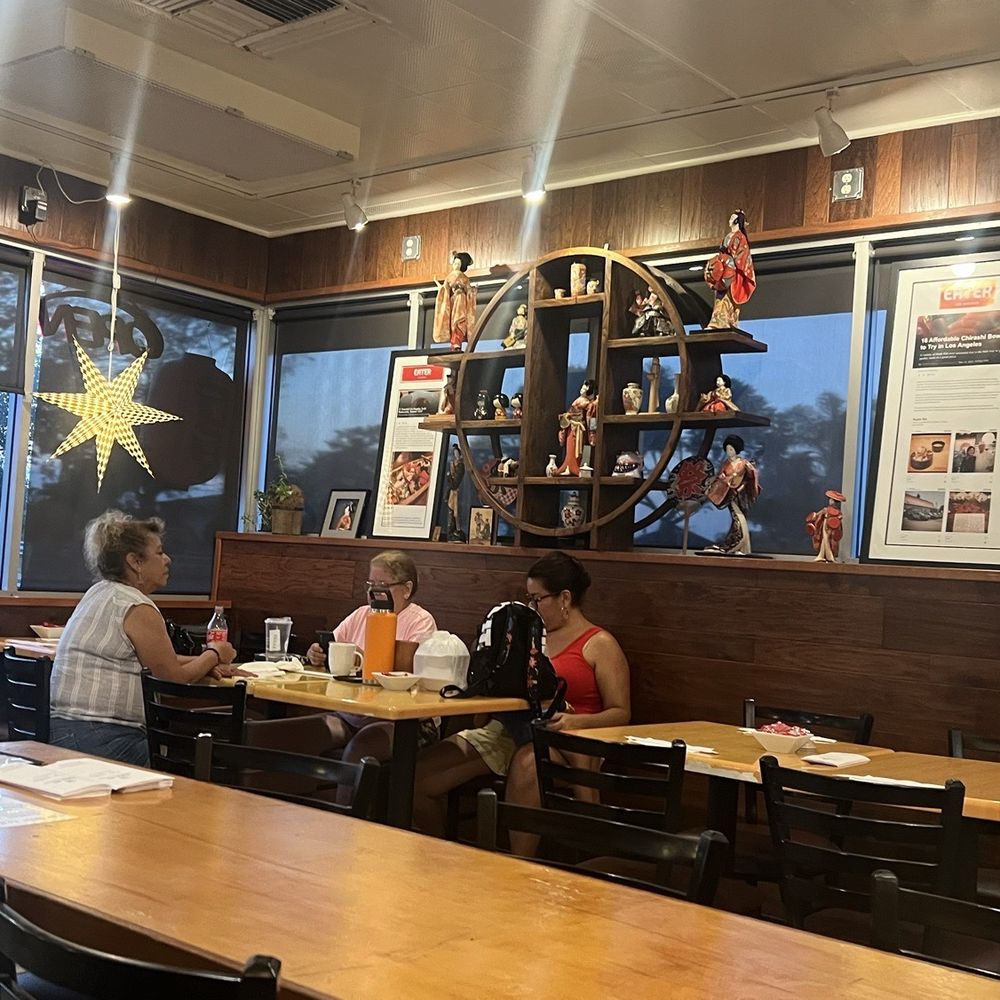 Kumi Ko - The inside of the Restaurant and the great atmosphere - Japanese Near Me - Compton, California