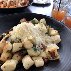 Vic's Food & Wine