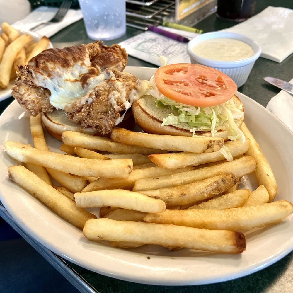 Metro Diner - Fried Chicken Sandwich - Diners Near Me - Aiken, South Carolina Metro Diner - Fried Chicken Sandwich - Diners Near Me - Aiken, South Carolina