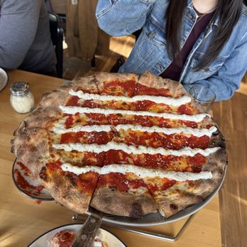 Pizzeria da Laura - truly thin and crispy - Pizza Near Me - Berkeley, California